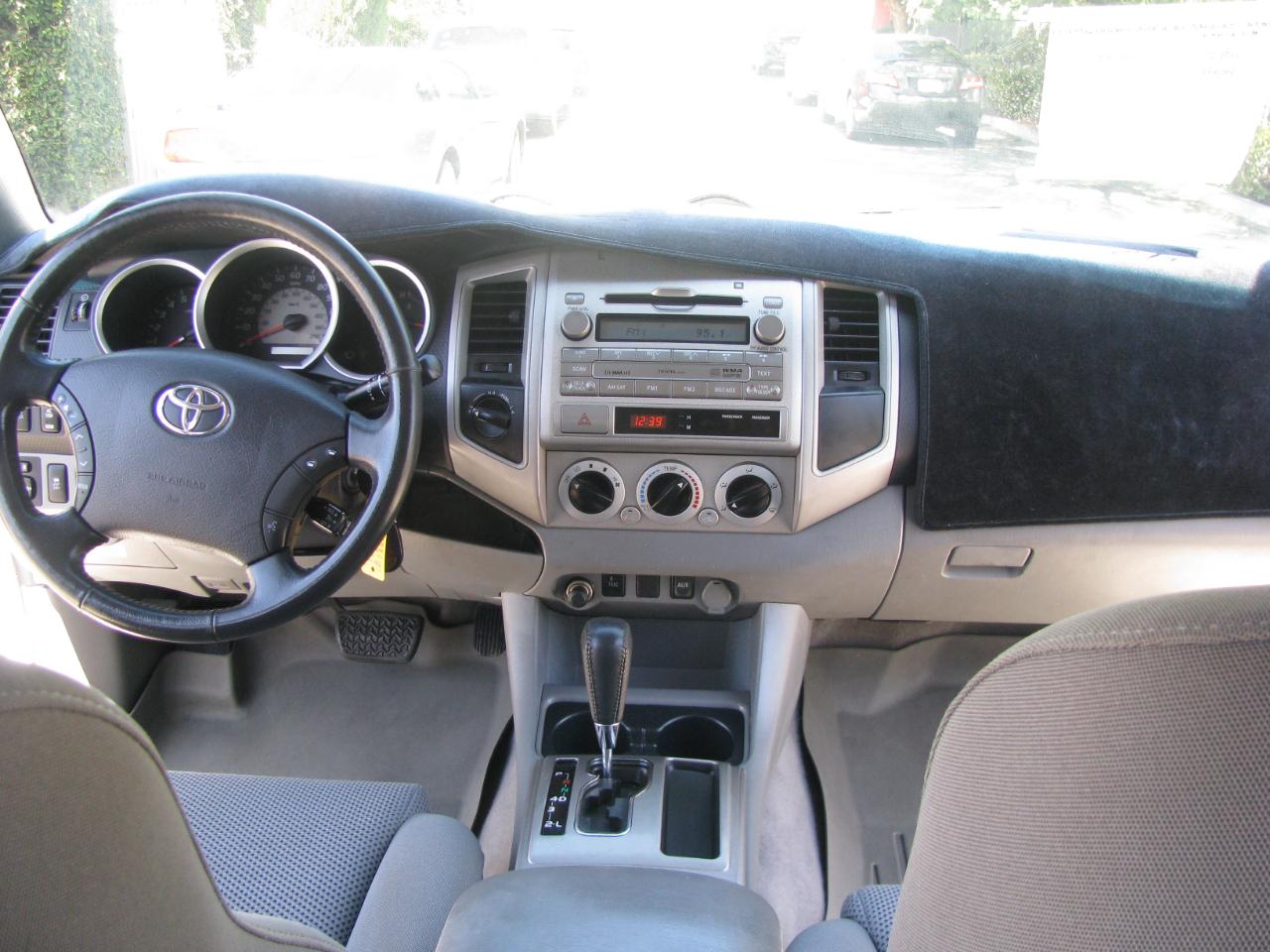 Toyota Tacoma 4WD Double V6 AT (Natl) 2010