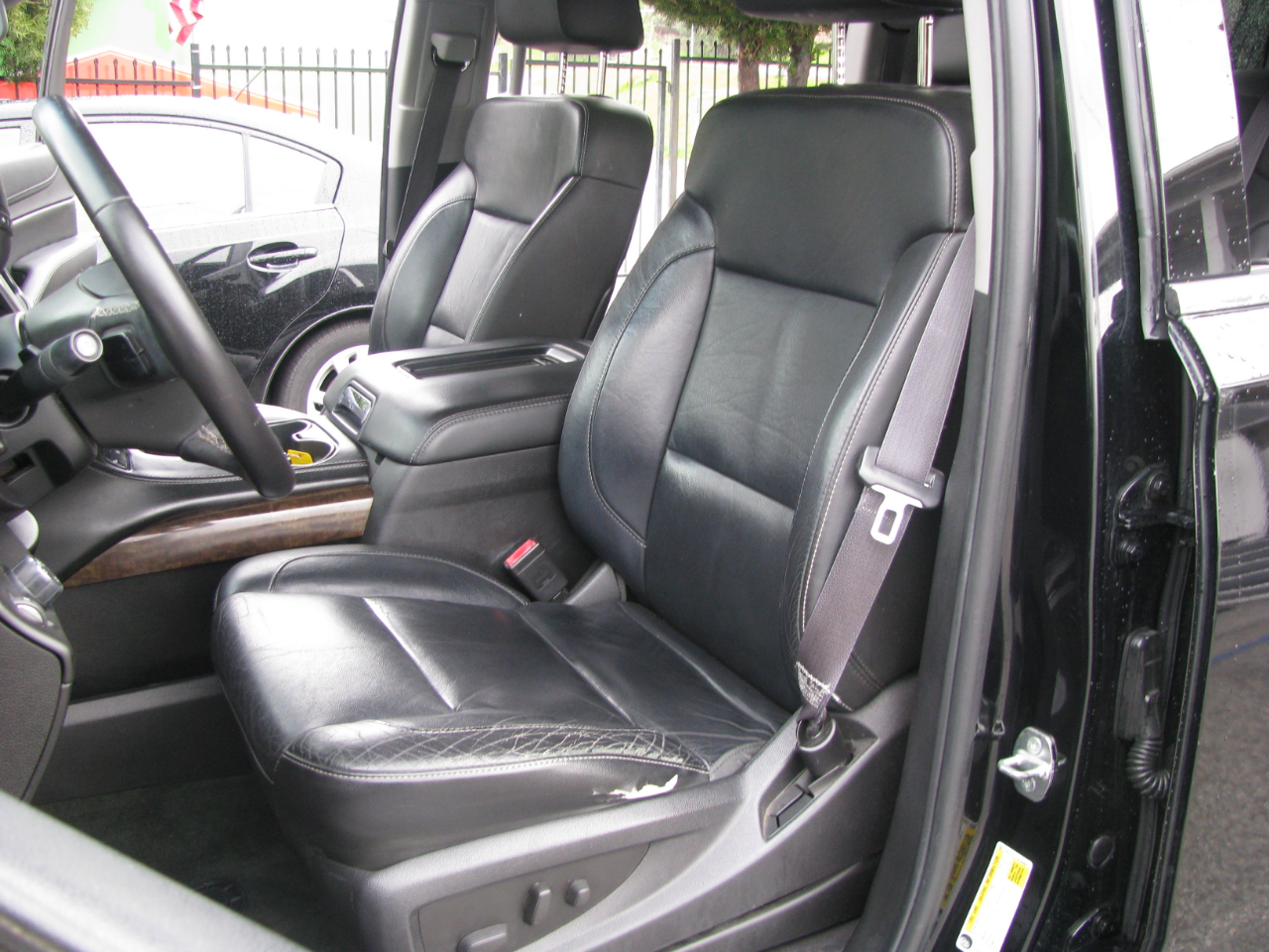 Chevrolet Suburban 2WD 4dr LT 2015