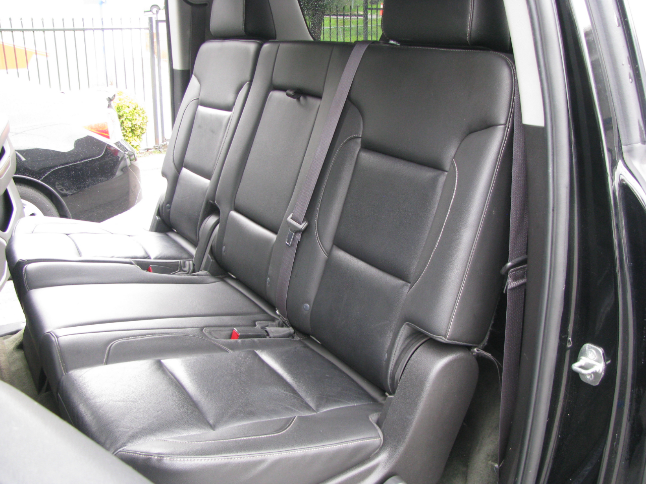 Chevrolet Suburban 2WD 4dr LT 2015