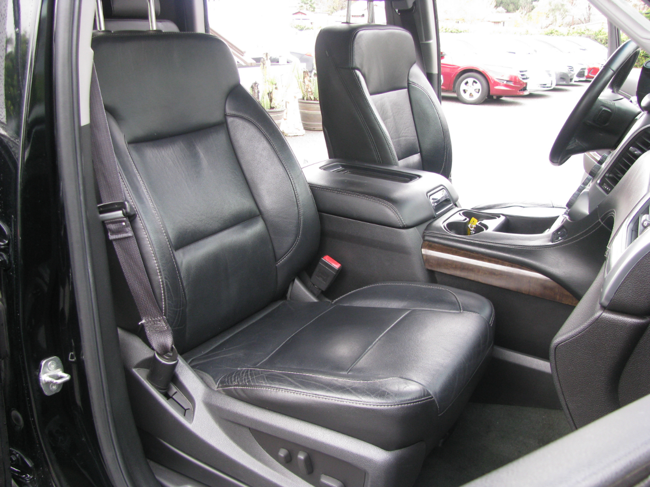 Chevrolet Suburban 2WD 4dr LT 2015