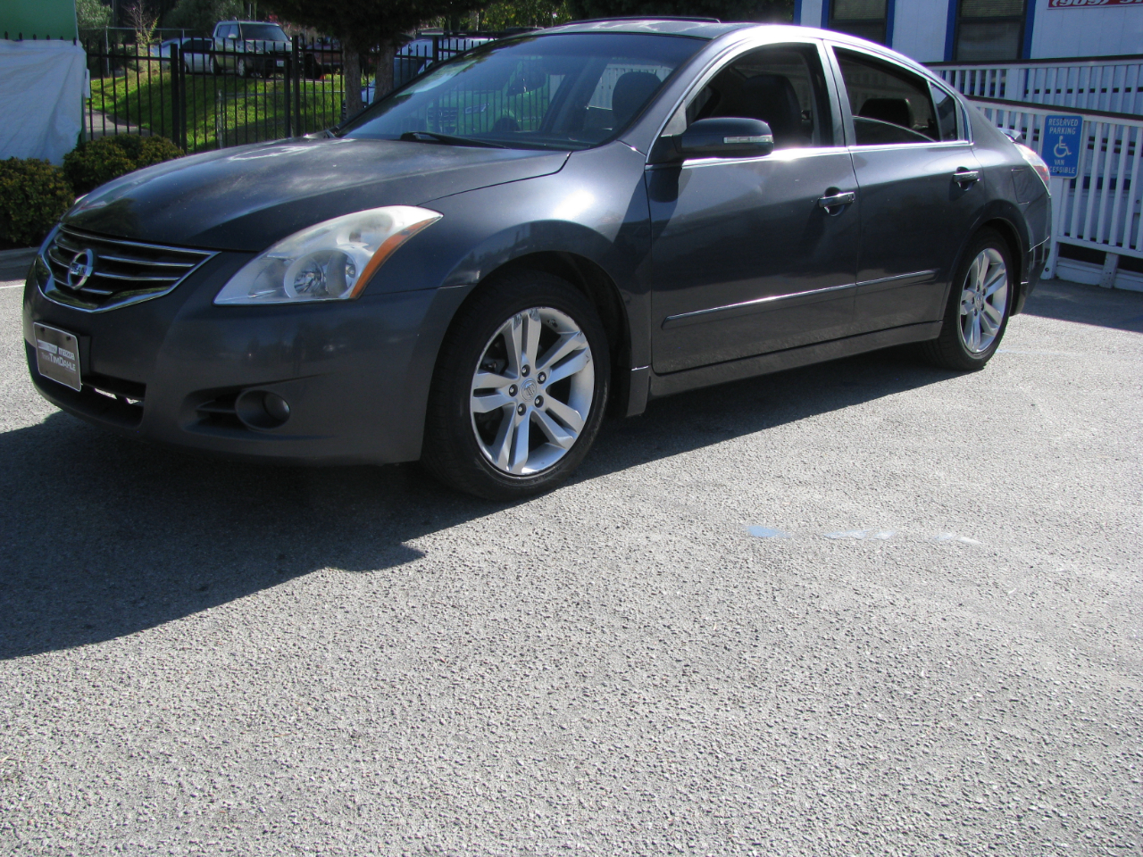 Nissan Altima 4dr Sdn V6 CVT 3.5 SR 2012