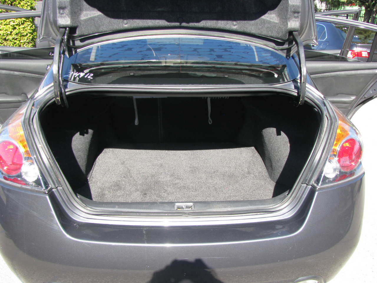 Nissan Altima 4dr Sdn V6 CVT 3.5 SR 2012