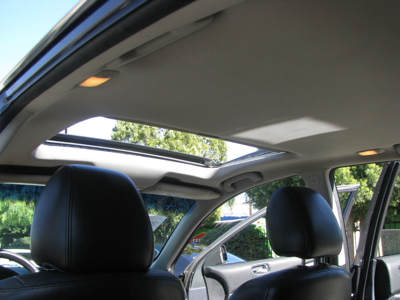 Nissan Altima 4dr Sdn V6 CVT 3.5 SR 2012