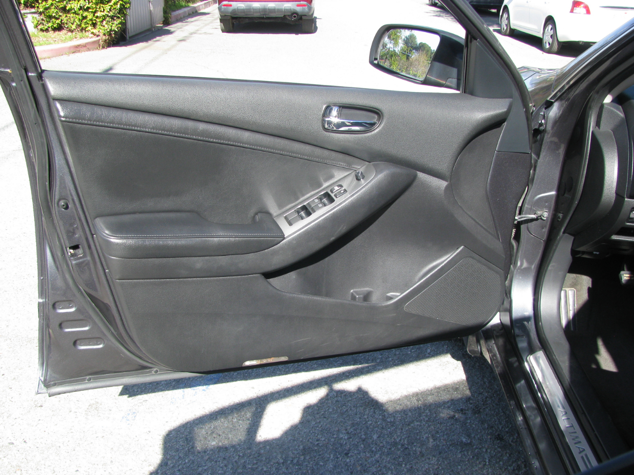 Nissan Altima 4dr Sdn V6 CVT 3.5 SR 2012