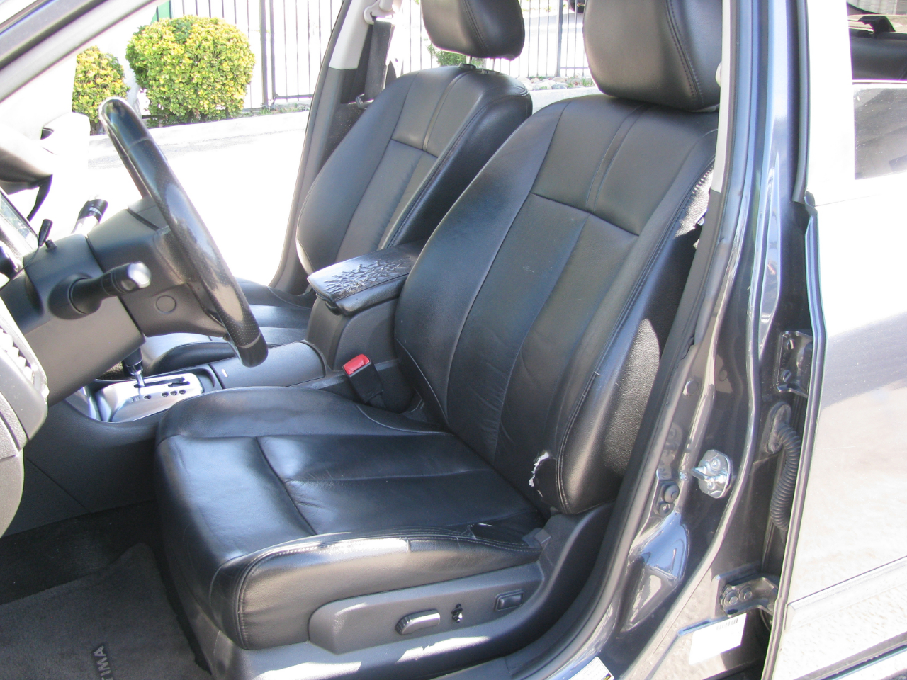 Nissan Altima 4dr Sdn V6 CVT 3.5 SR 2012