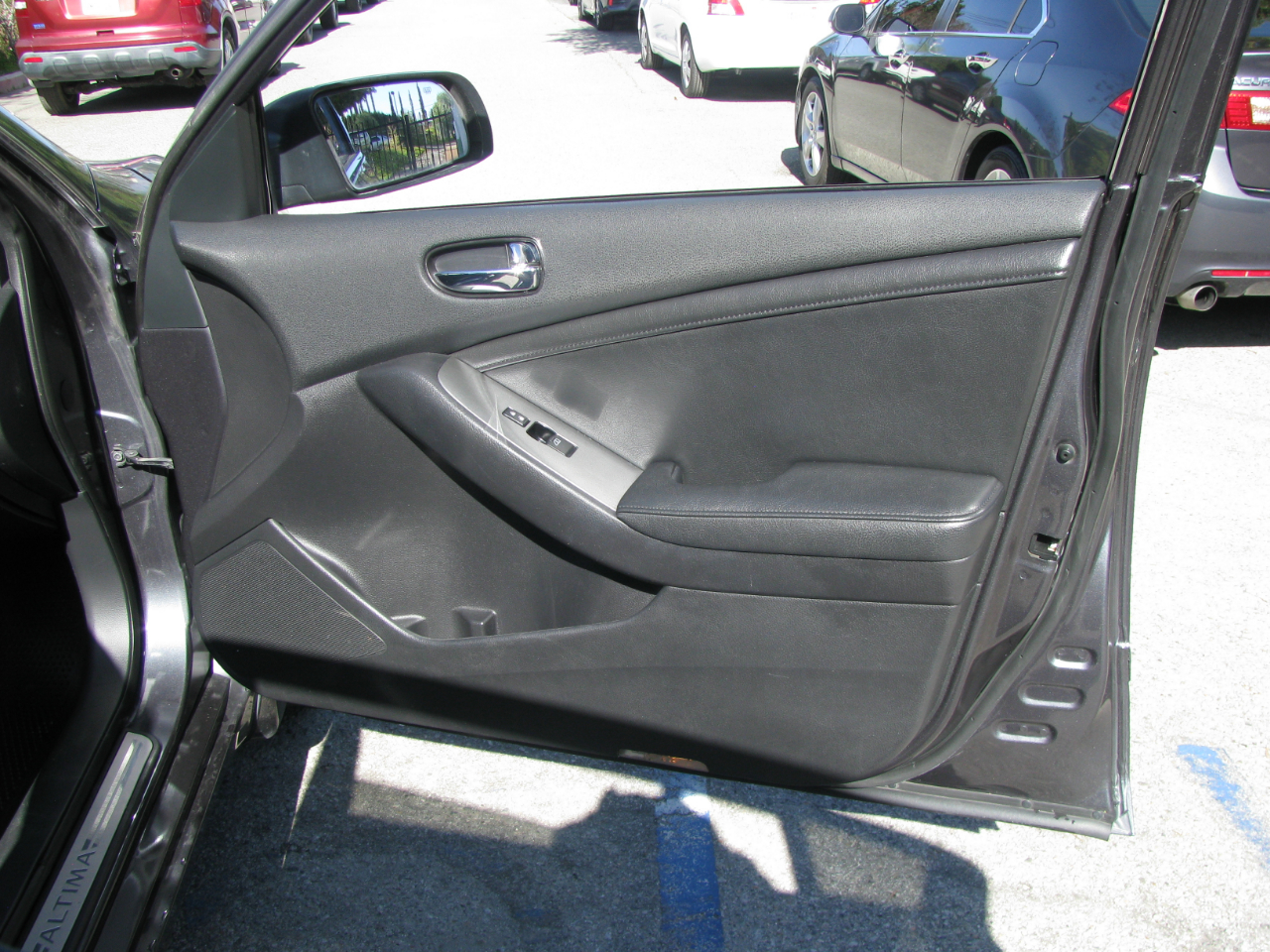 Nissan Altima 4dr Sdn V6 CVT 3.5 SR 2012