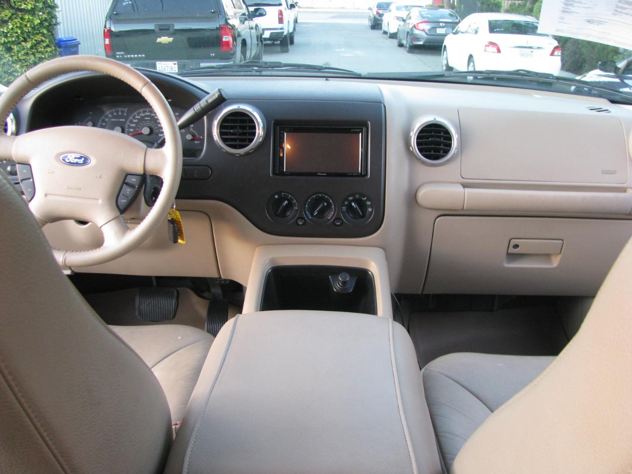 Ford Expedition 5.4L XLT 2004