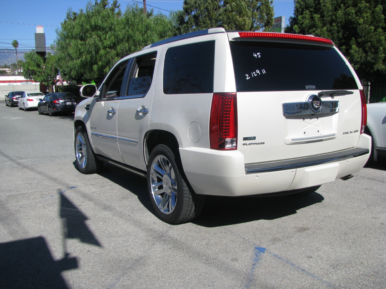 Cadillac Escalade AWD 4dr Platinum Edition 2011