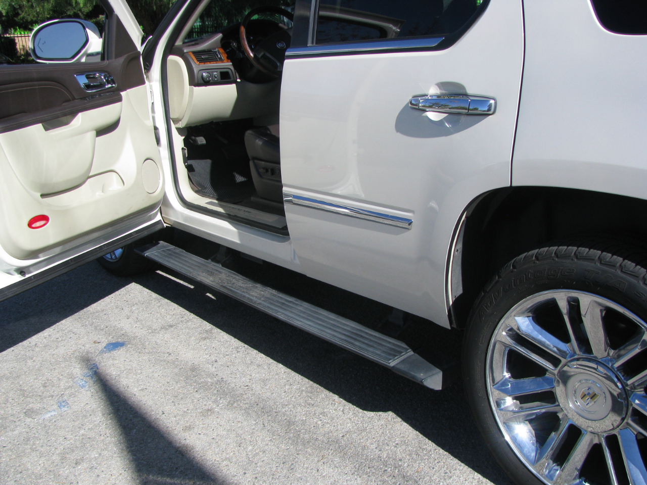 Cadillac Escalade AWD 4dr Platinum Edition 2011