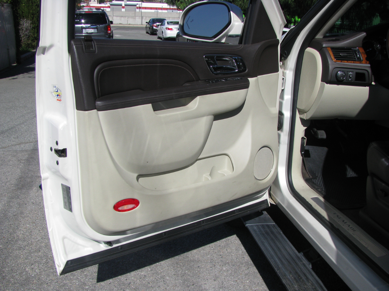 Cadillac Escalade AWD 4dr Platinum Edition 2011