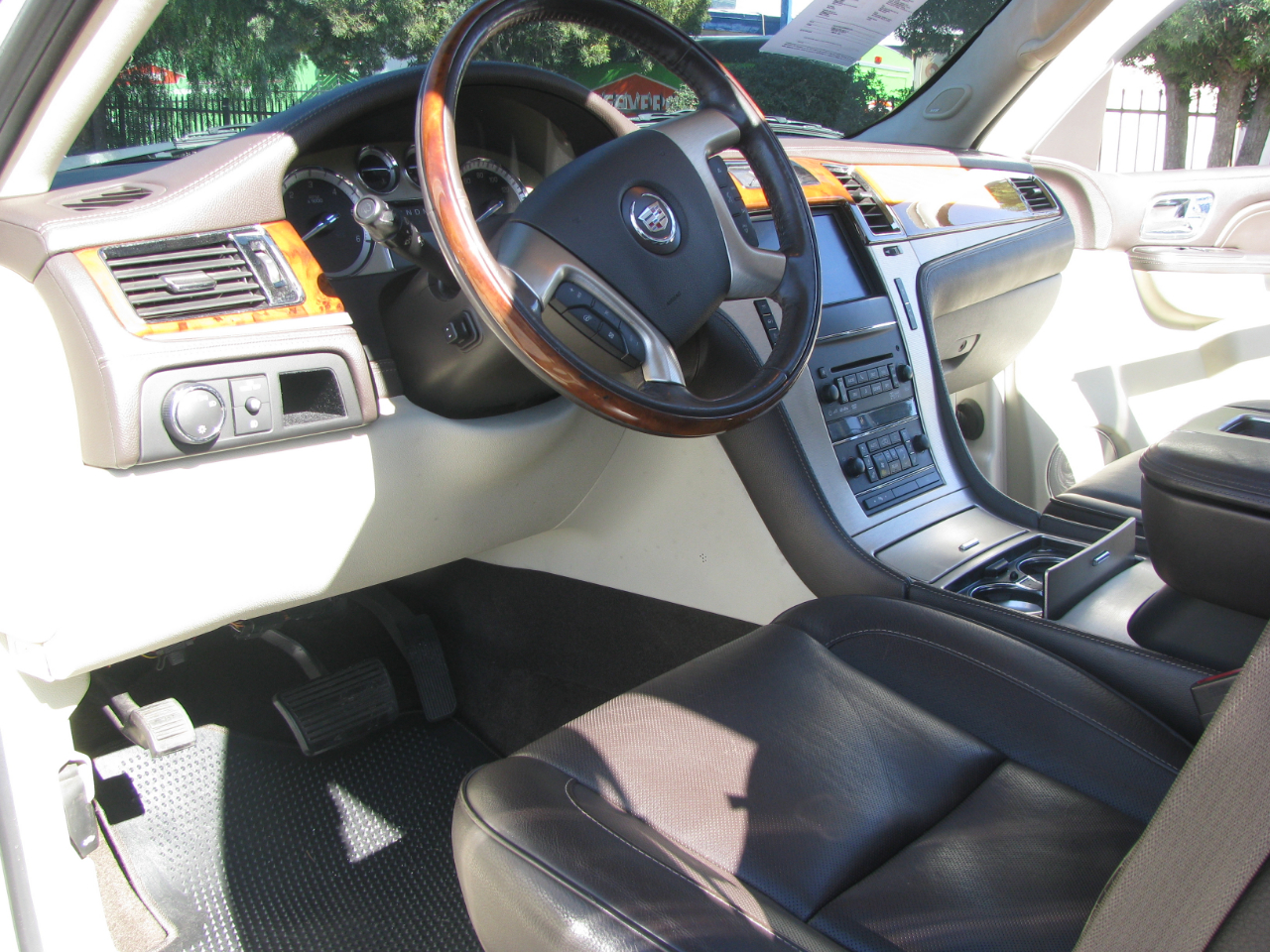 Cadillac Escalade AWD 4dr Platinum Edition 2011