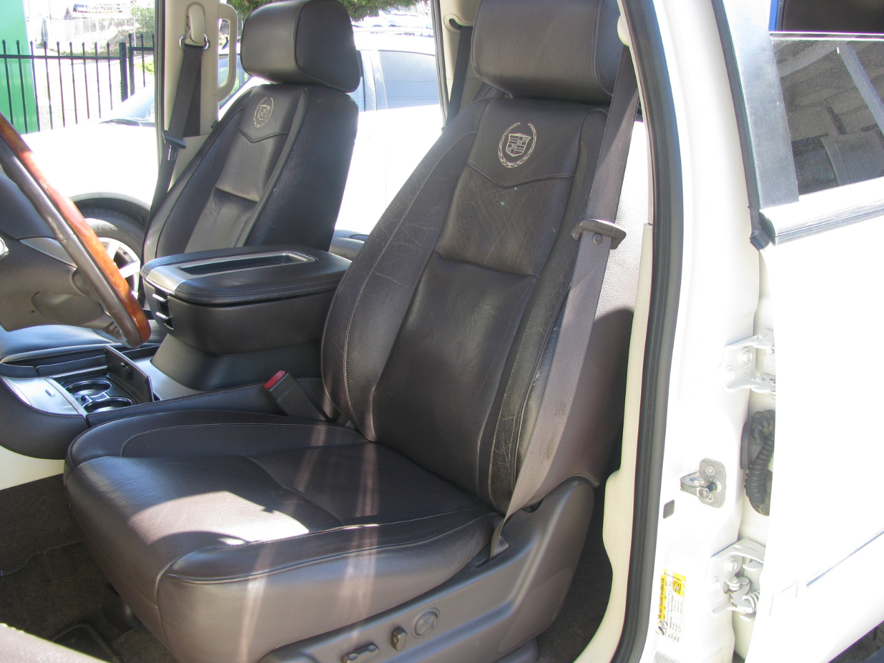 Cadillac Escalade AWD 4dr Platinum Edition 2011