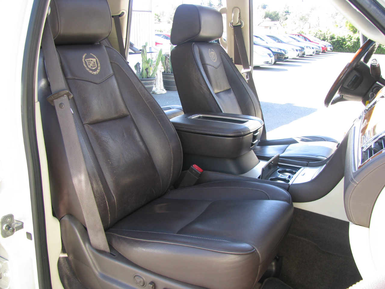 Cadillac Escalade AWD 4dr Platinum Edition 2011