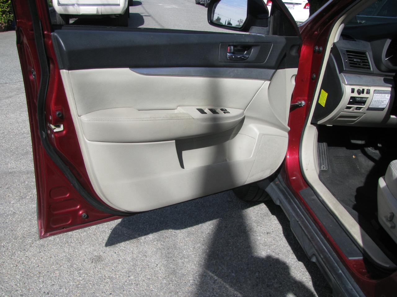 Subaru Outback 4dr Wgn H4 Auto 2.5i Prem AWP 2011