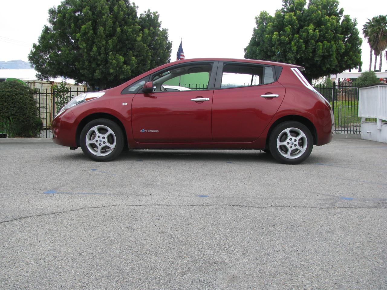 2011 Nissan LEAF SL