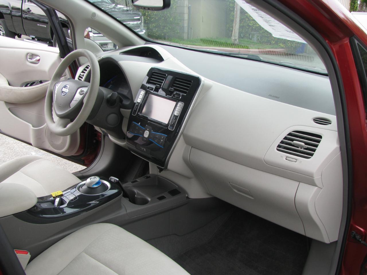 Nissan Leaf 4dr HB SL-e 2011