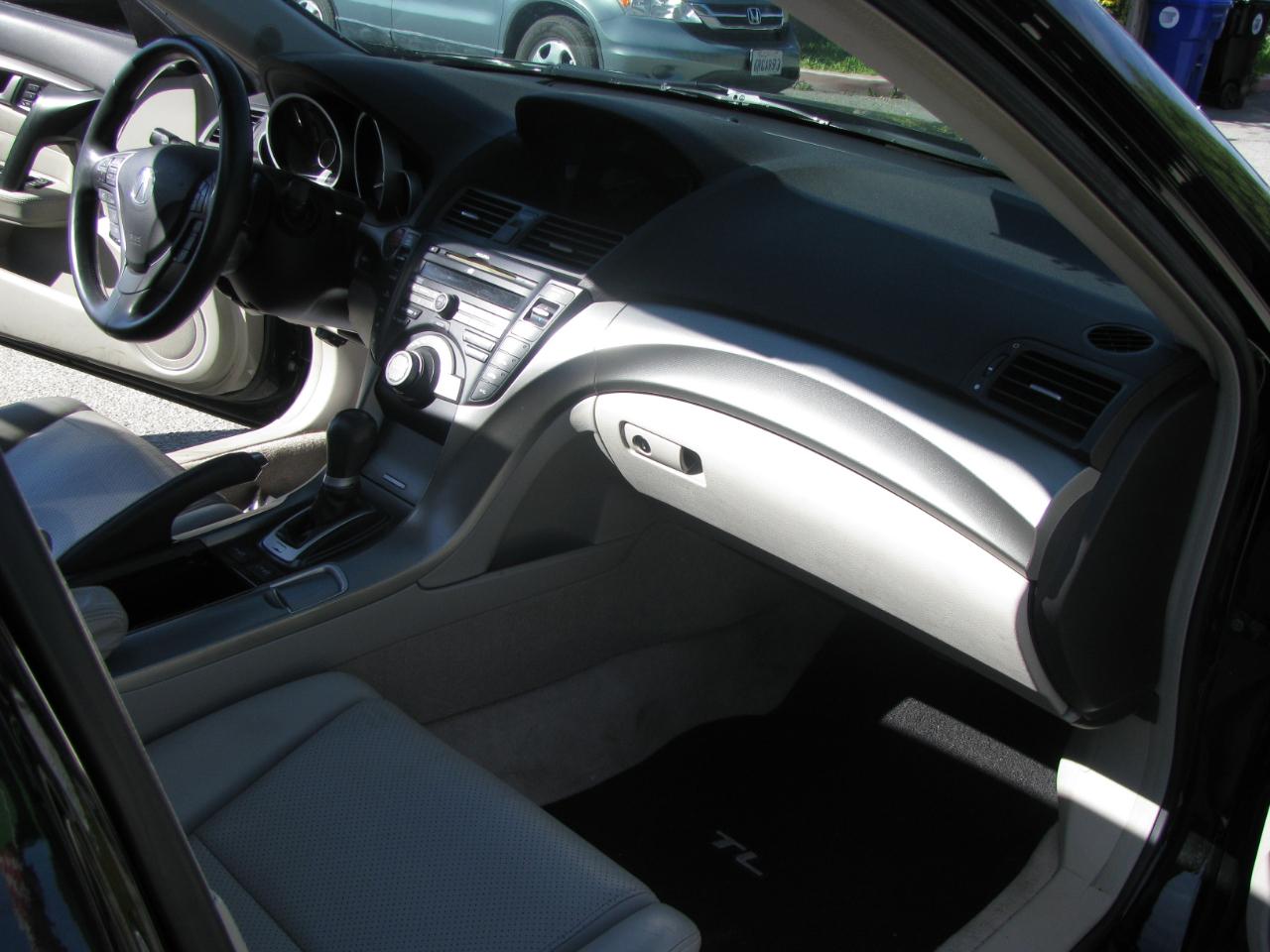 Acura TL 4dr Sdn 2WD Tech 2009