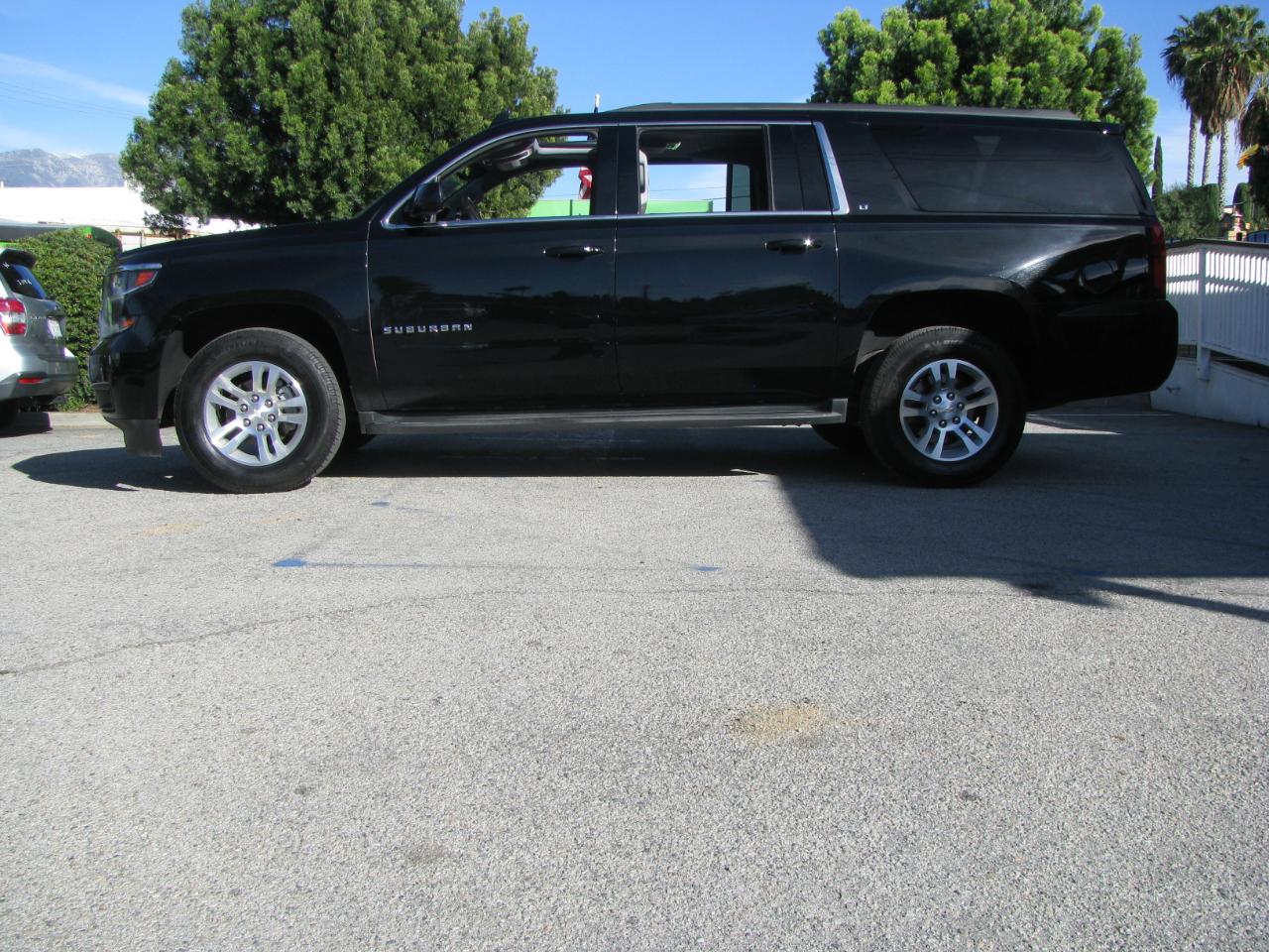 2017 Chevrolet Suburban 4WD 4dr 1500 LT