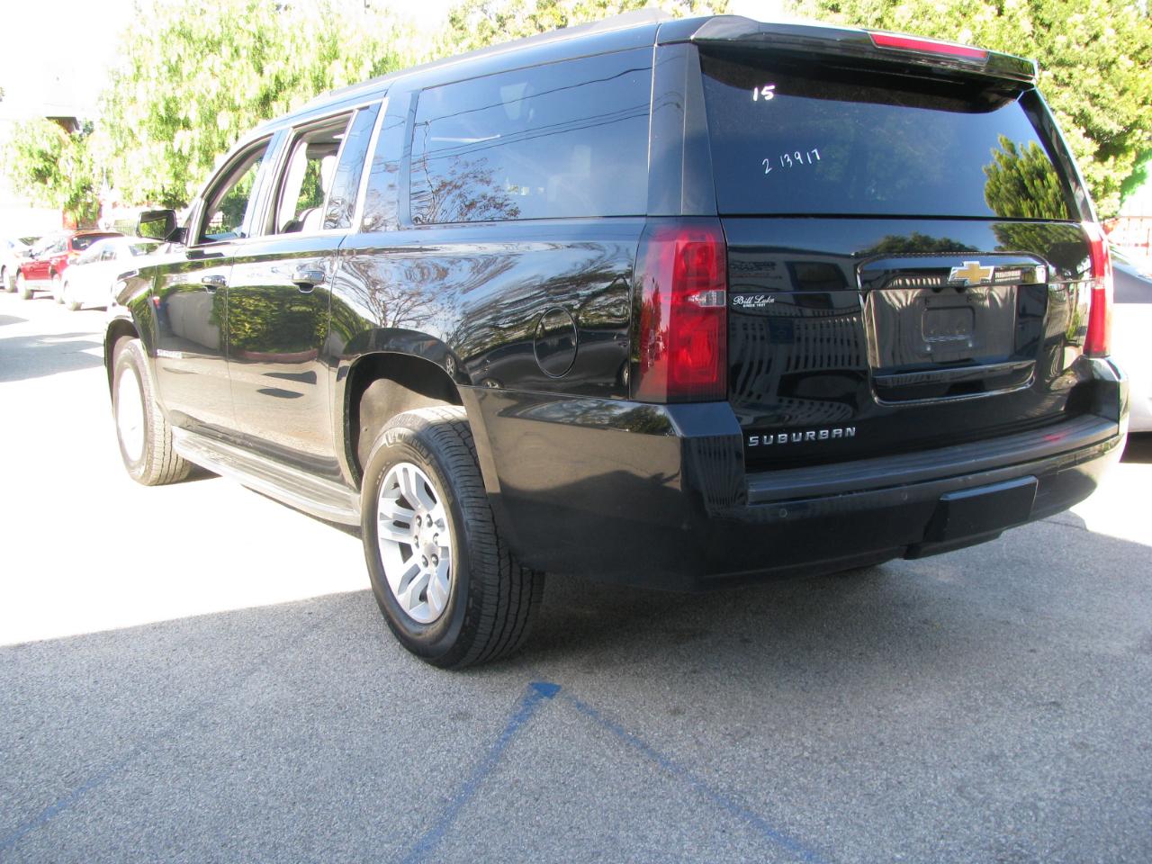 Chevrolet Suburban 4WD 4dr 1500 LT 2017