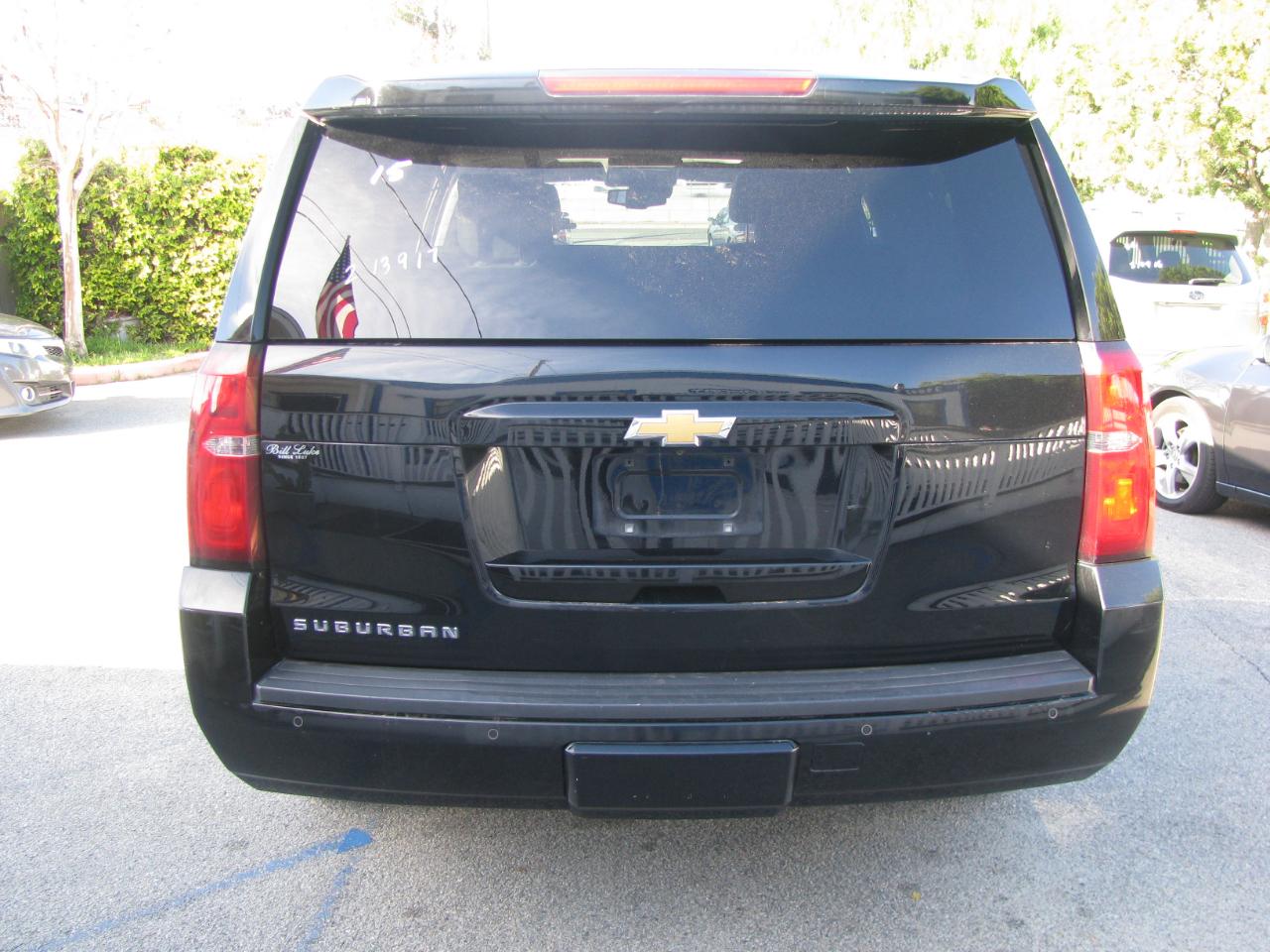 Chevrolet Suburban 4WD 4dr 1500 LT 2017