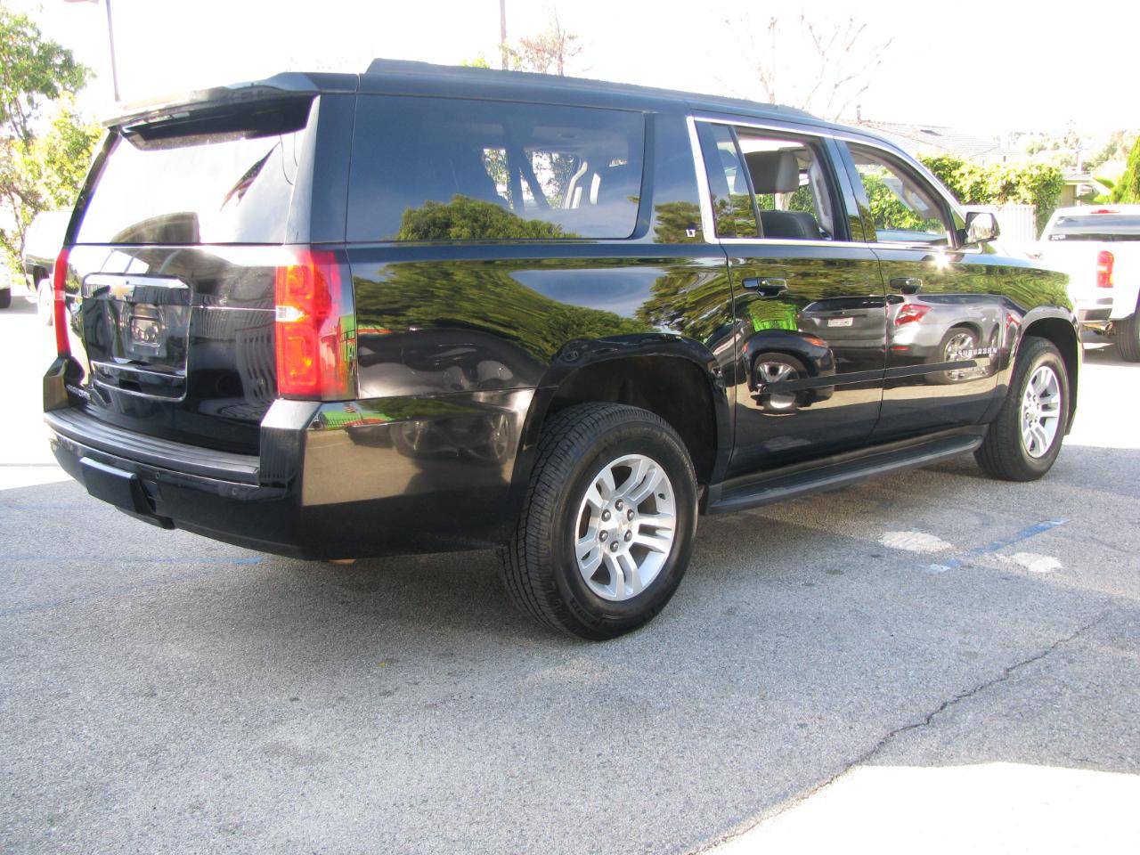 Chevrolet Suburban 4WD 4dr 1500 LT 2017