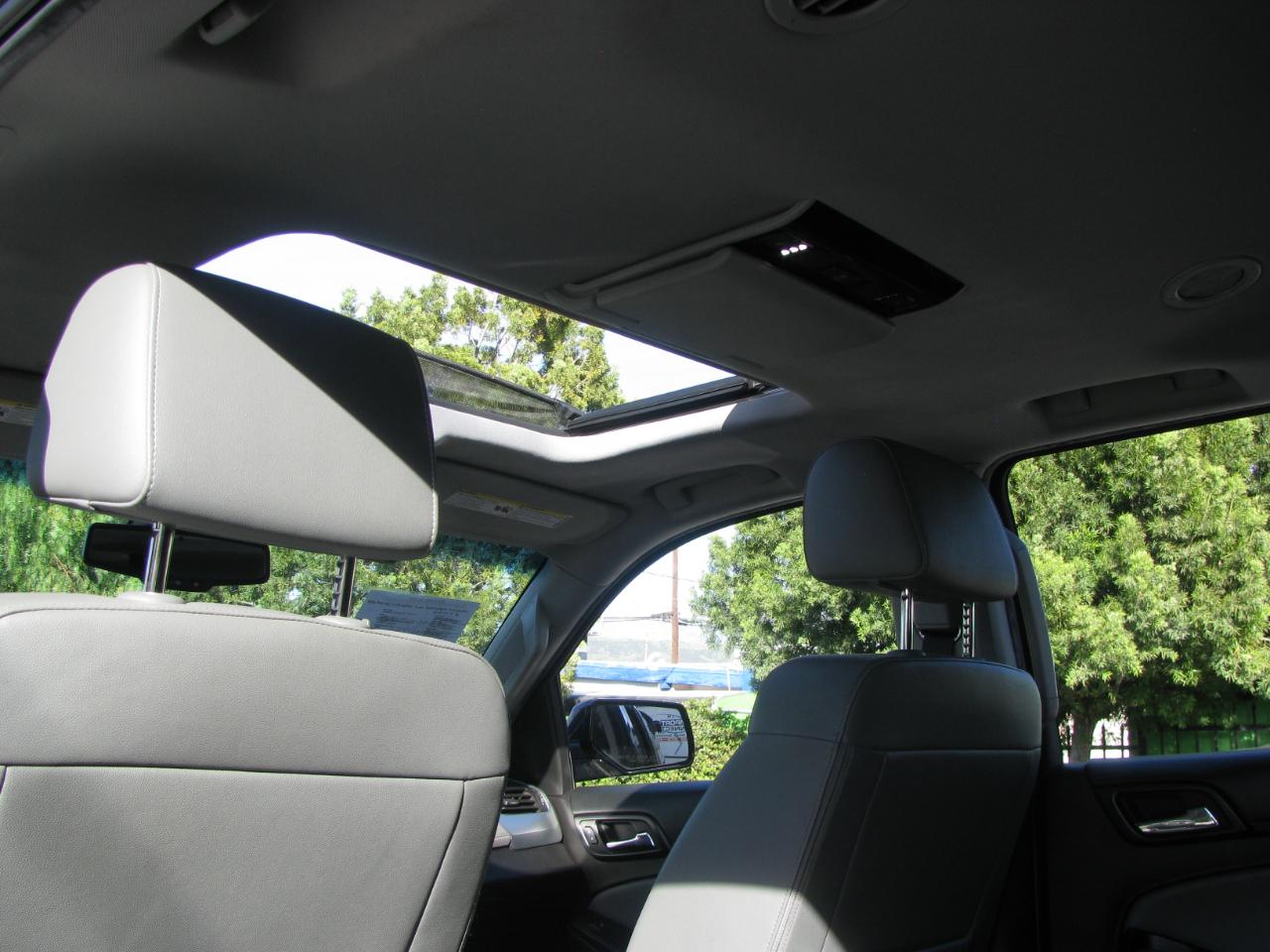 Chevrolet Suburban 4WD 4dr 1500 LT 2017