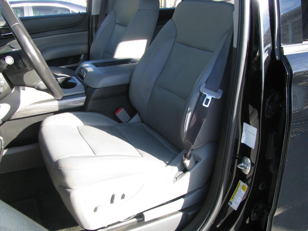 Chevrolet Suburban 4WD 4dr 1500 LT 2017