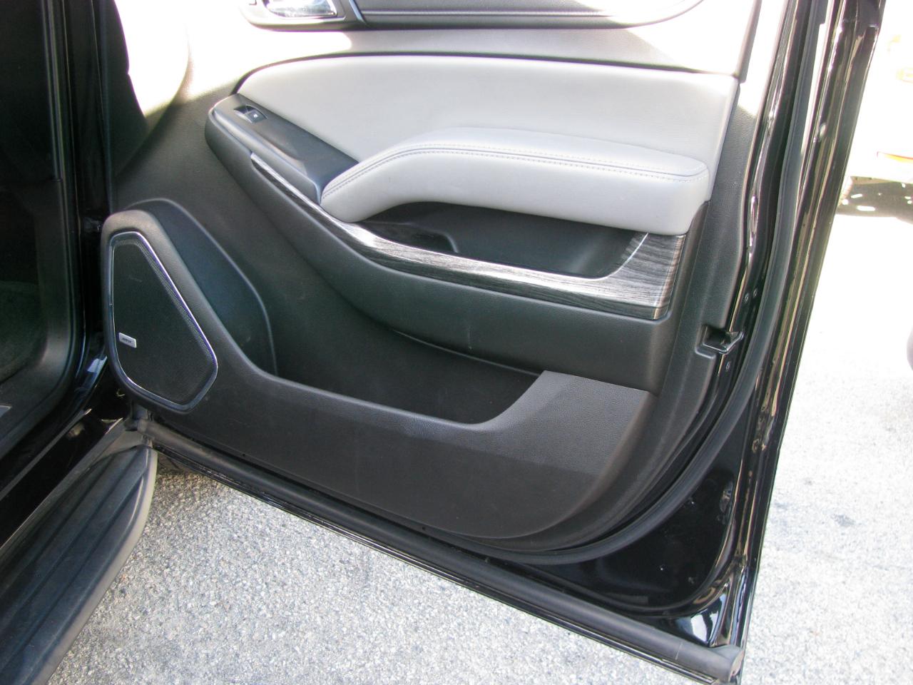 Chevrolet Suburban 4WD 4dr 1500 LT 2017