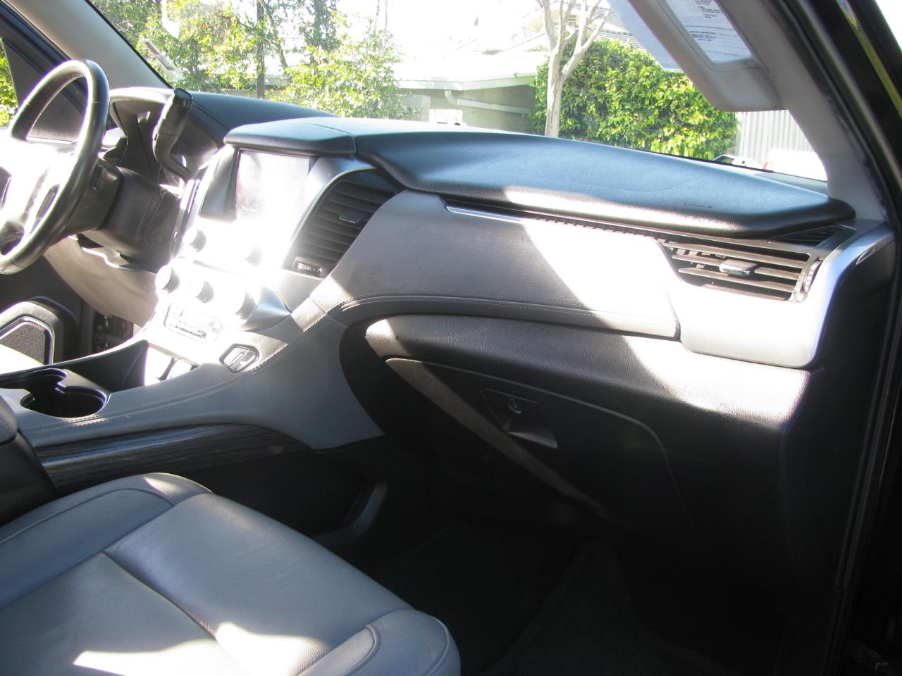 Chevrolet Suburban 4WD 4dr 1500 LT 2017