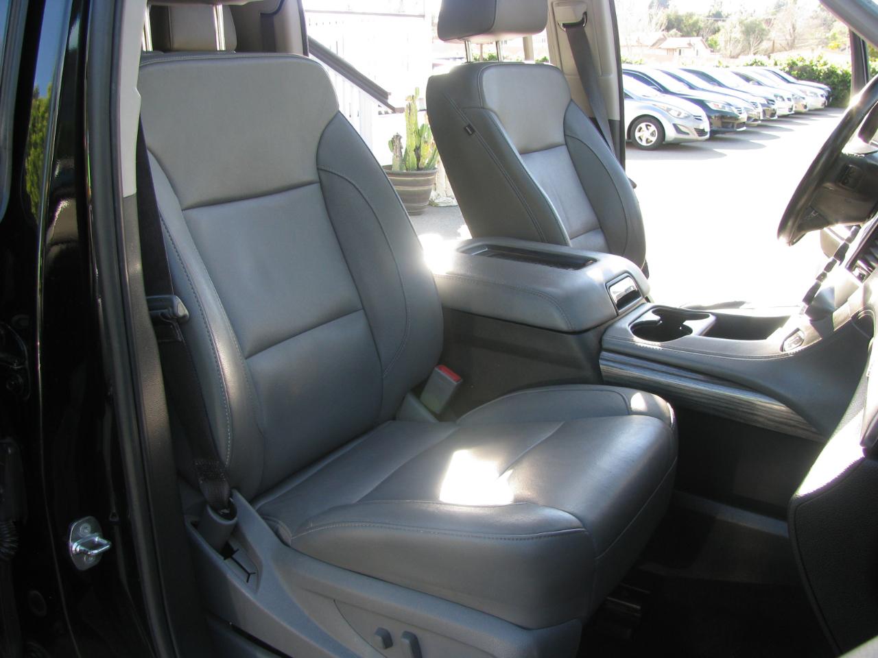 Chevrolet Suburban 4WD 4dr 1500 LT 2017