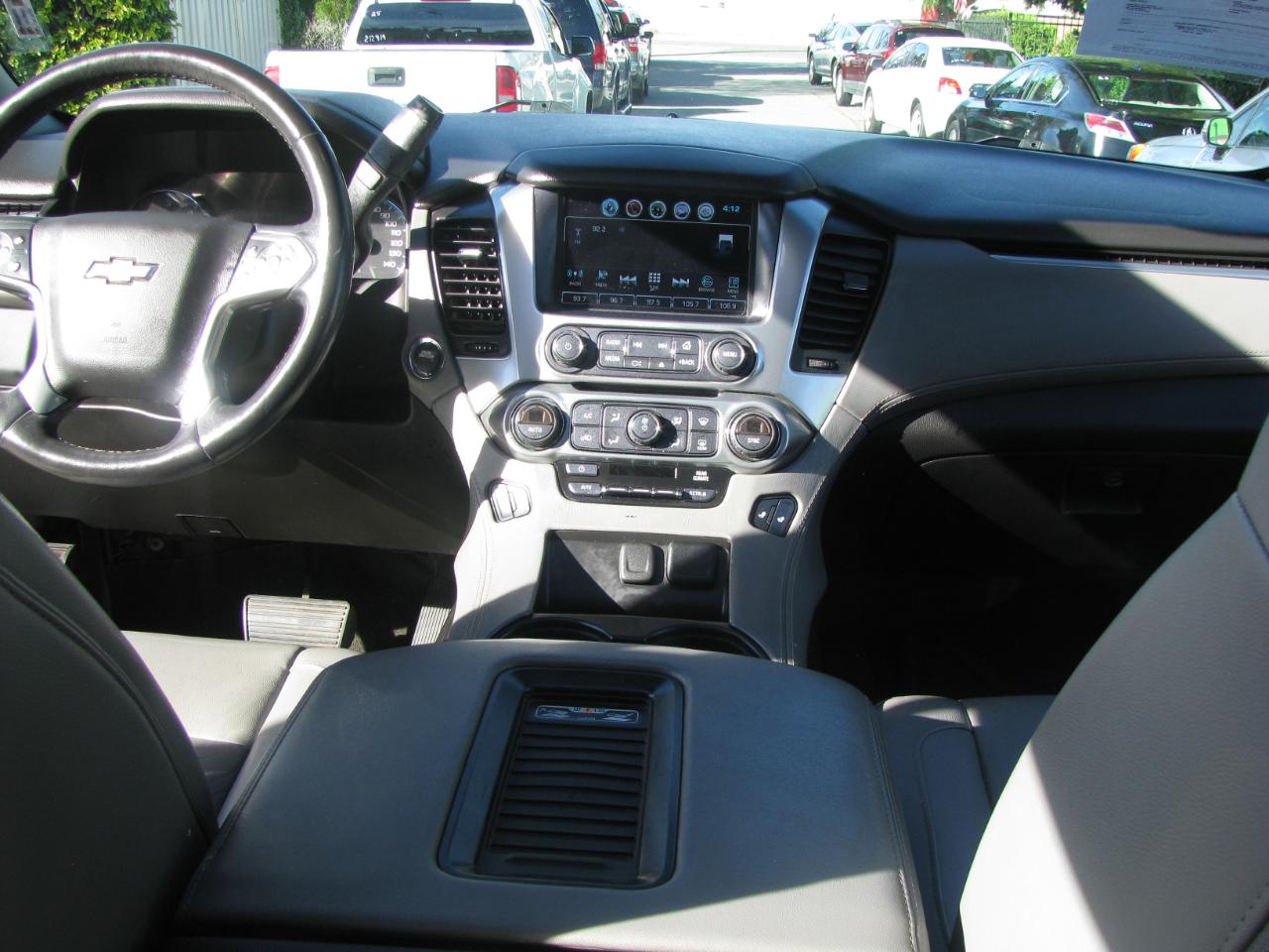 Chevrolet Suburban 4WD 4dr 1500 LT 2017