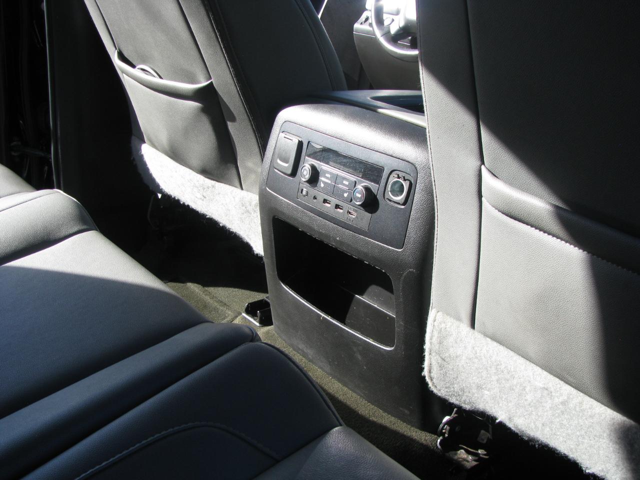 Chevrolet Suburban 4WD 4dr 1500 LT 2017