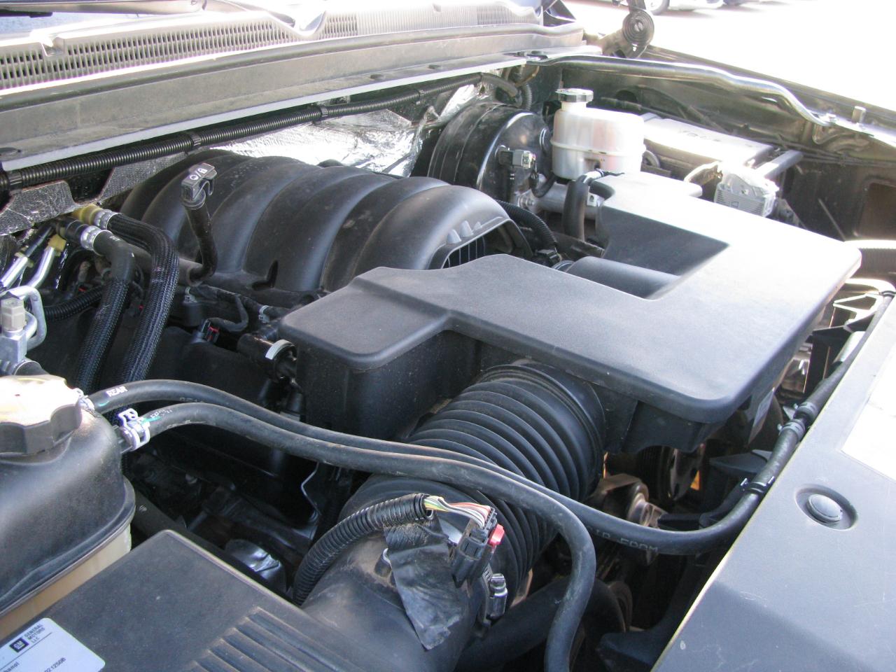 Chevrolet Suburban 4WD 4dr 1500 LT 2017