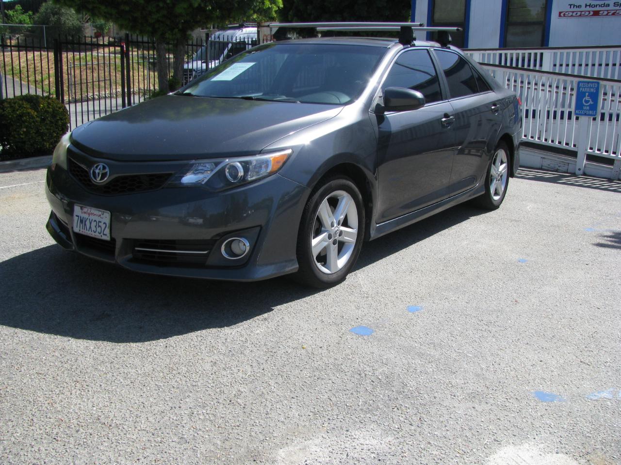 Toyota Camry 4dr Sdn I4 Auto SE (Natl) 2013