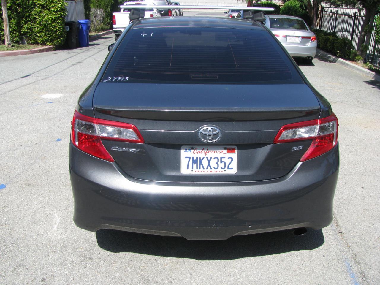 Toyota Camry 4dr Sdn I4 Auto SE (Natl) 2013