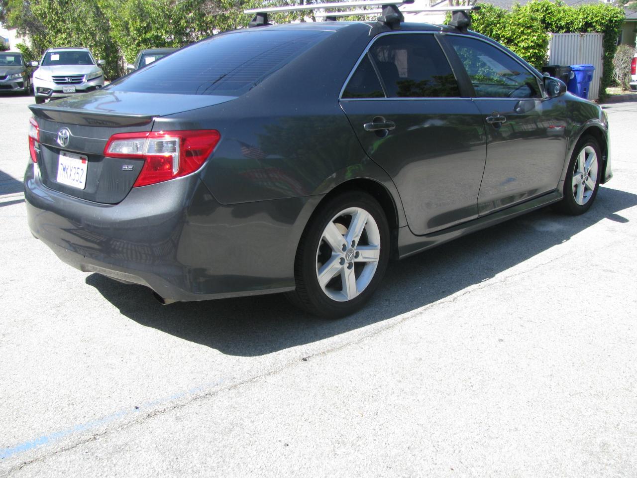 Toyota Camry 4dr Sdn I4 Auto SE (Natl) 2013