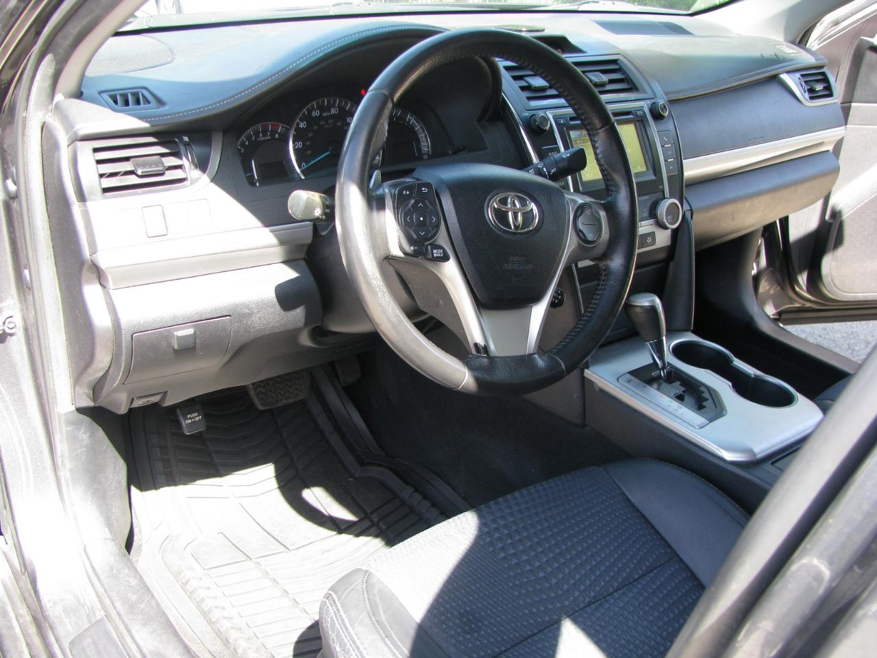 Toyota Camry 4dr Sdn I4 Auto SE (Natl) 2013