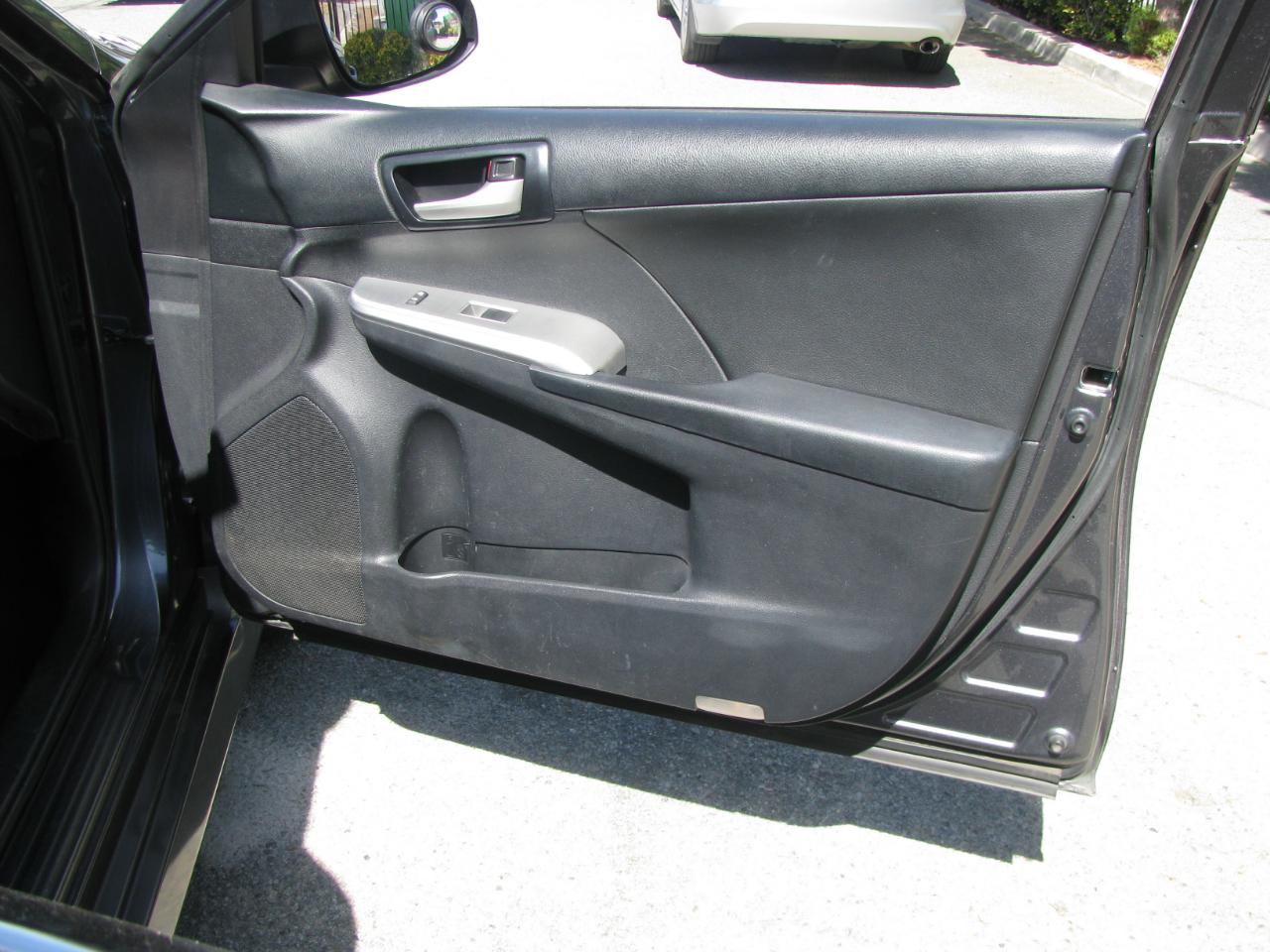 Toyota Camry 4dr Sdn I4 Auto SE (Natl) 2013