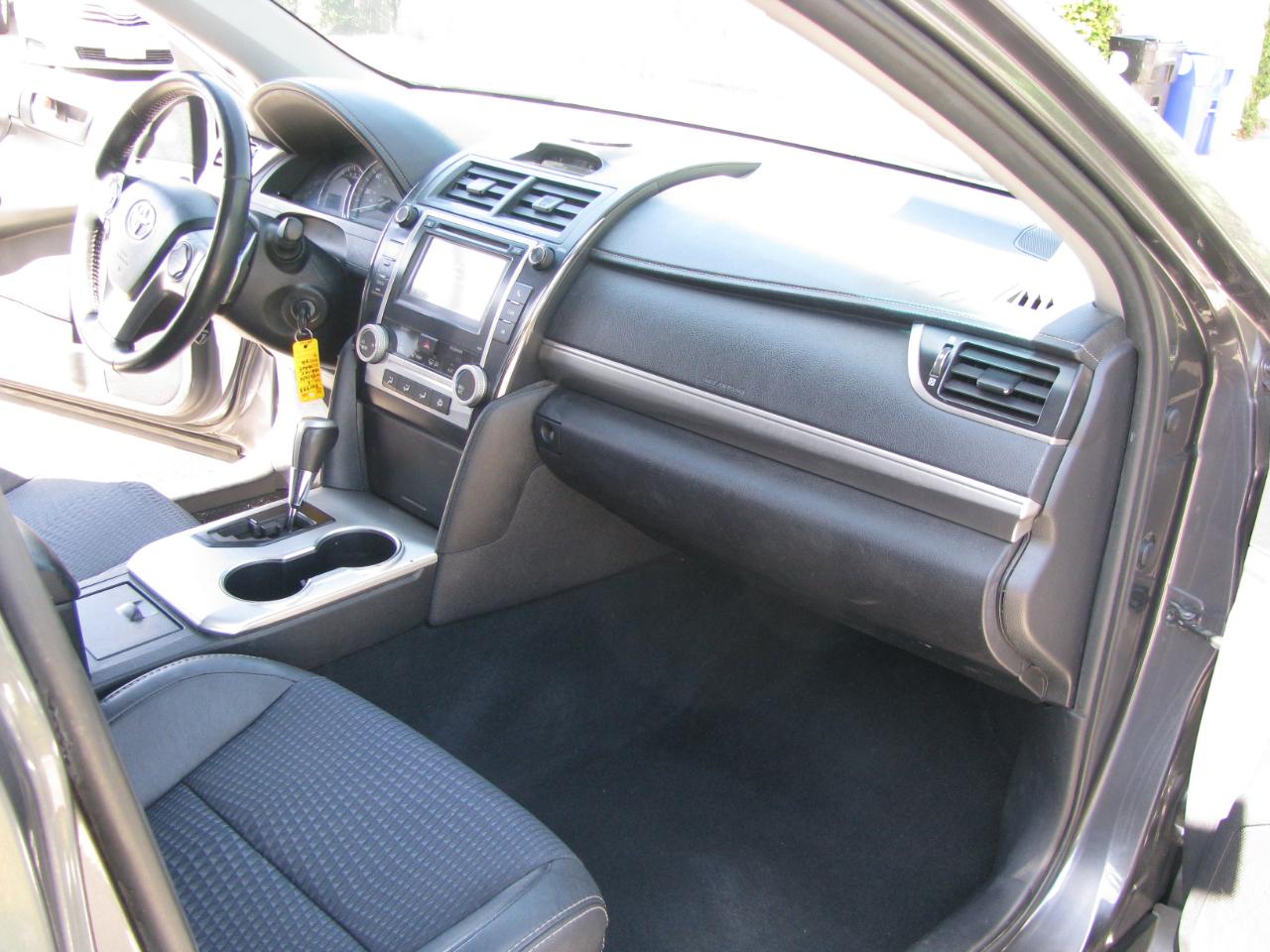 Toyota Camry 4dr Sdn I4 Auto SE (Natl) 2013