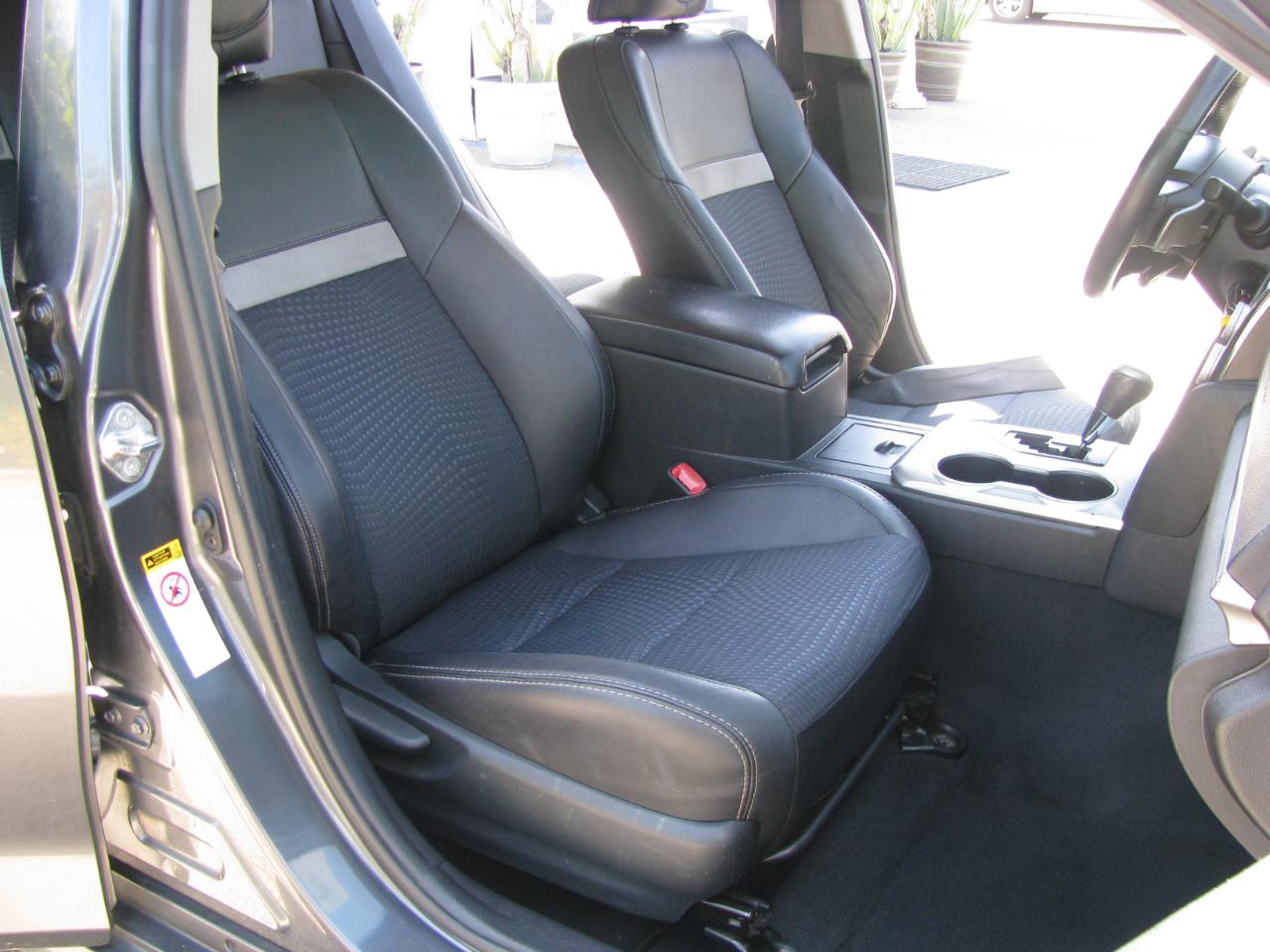 Toyota Camry 4dr Sdn I4 Auto SE (Natl) 2013