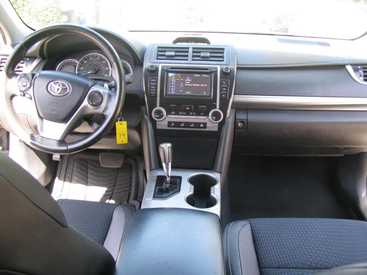 Toyota Camry 4dr Sdn I4 Auto SE (Natl) 2013