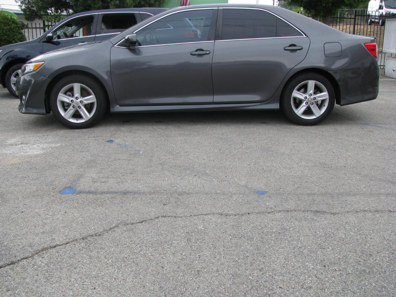 2013 Toyota Camry 4dr Sdn I4 Auto SE (Natl)