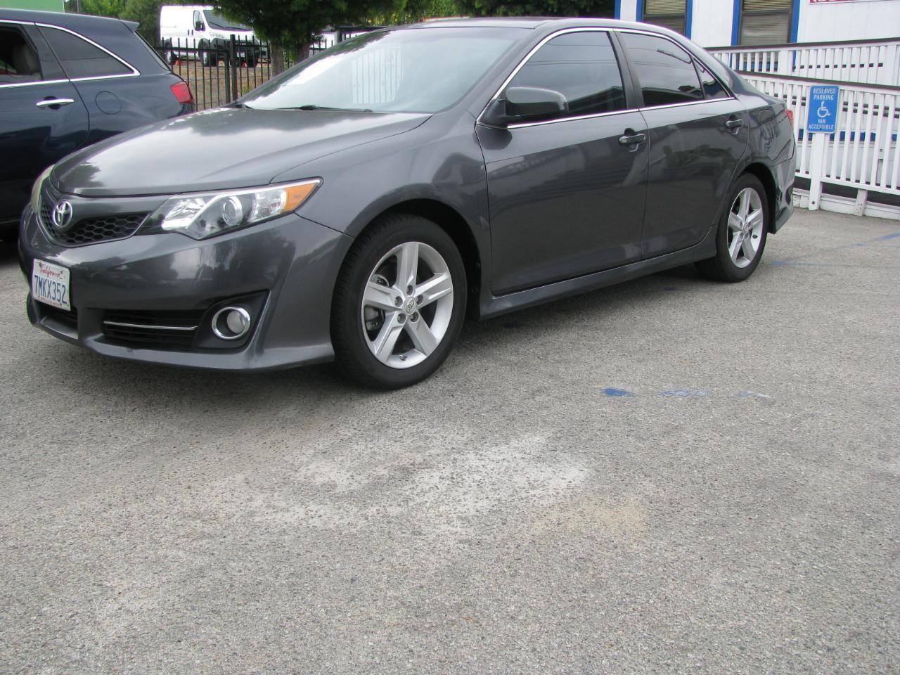 Toyota Camry 4dr Sdn I4 Auto SE (Natl) 2013
