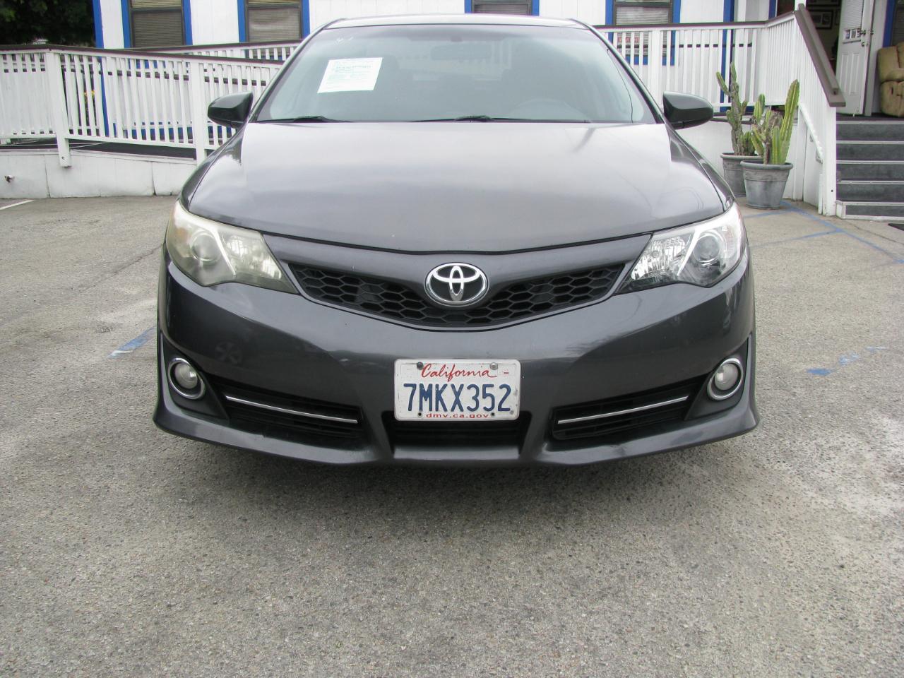 Toyota Camry 4dr Sdn I4 Auto SE (Natl) 2013