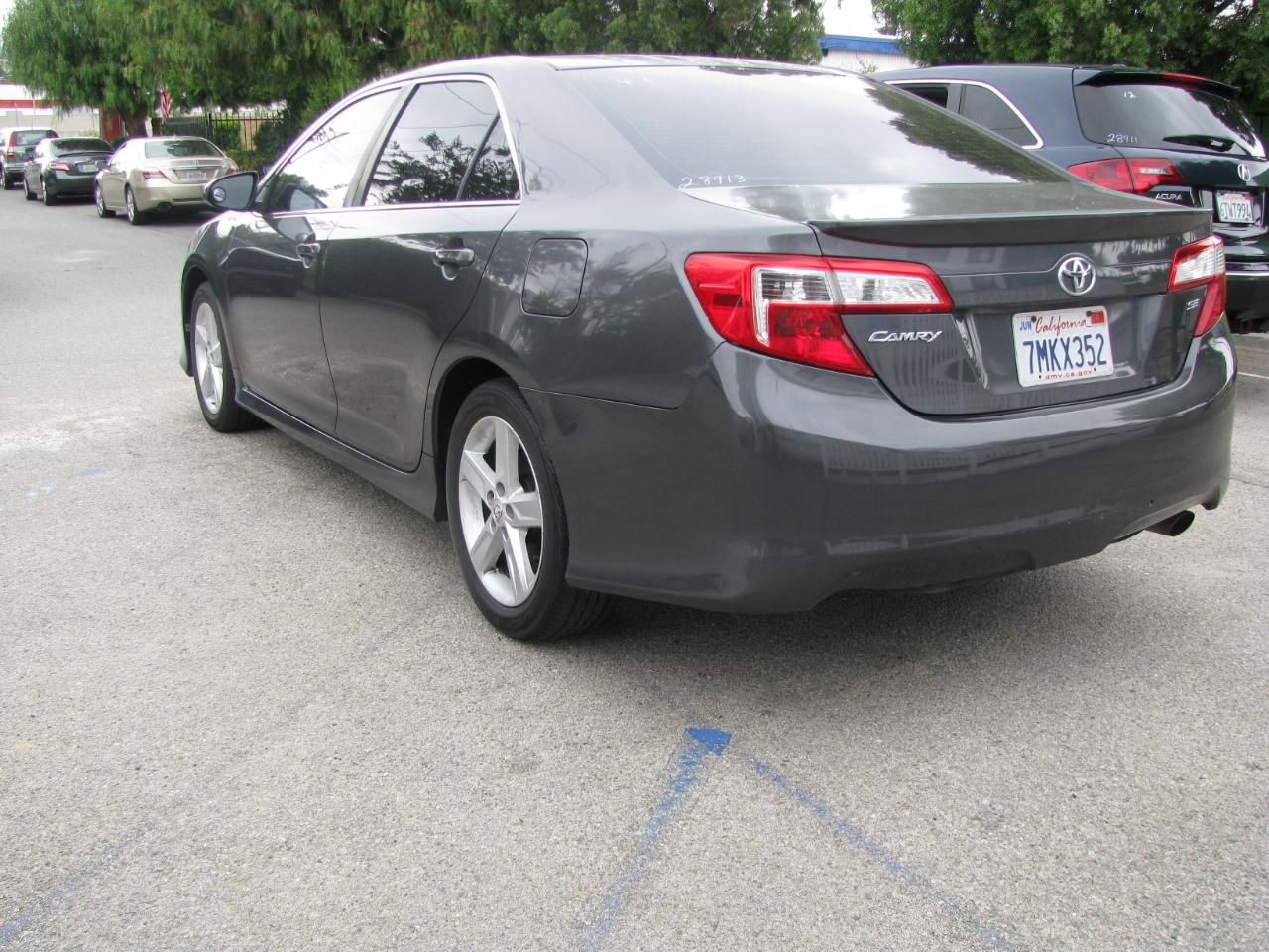 Toyota Camry 4dr Sdn I4 Auto SE (Natl) 2013