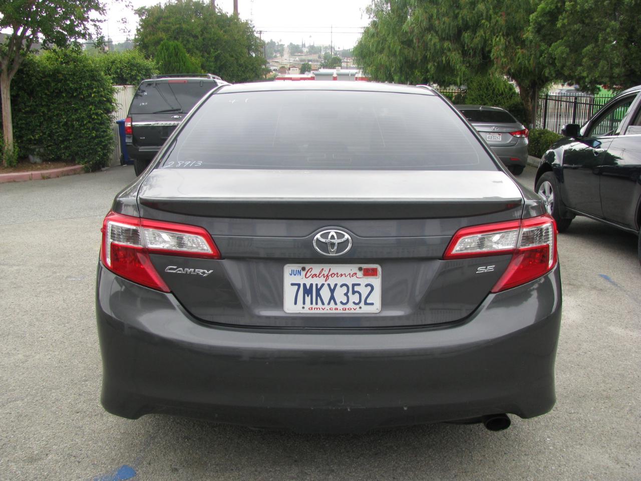 Toyota Camry 4dr Sdn I4 Auto SE (Natl) 2013