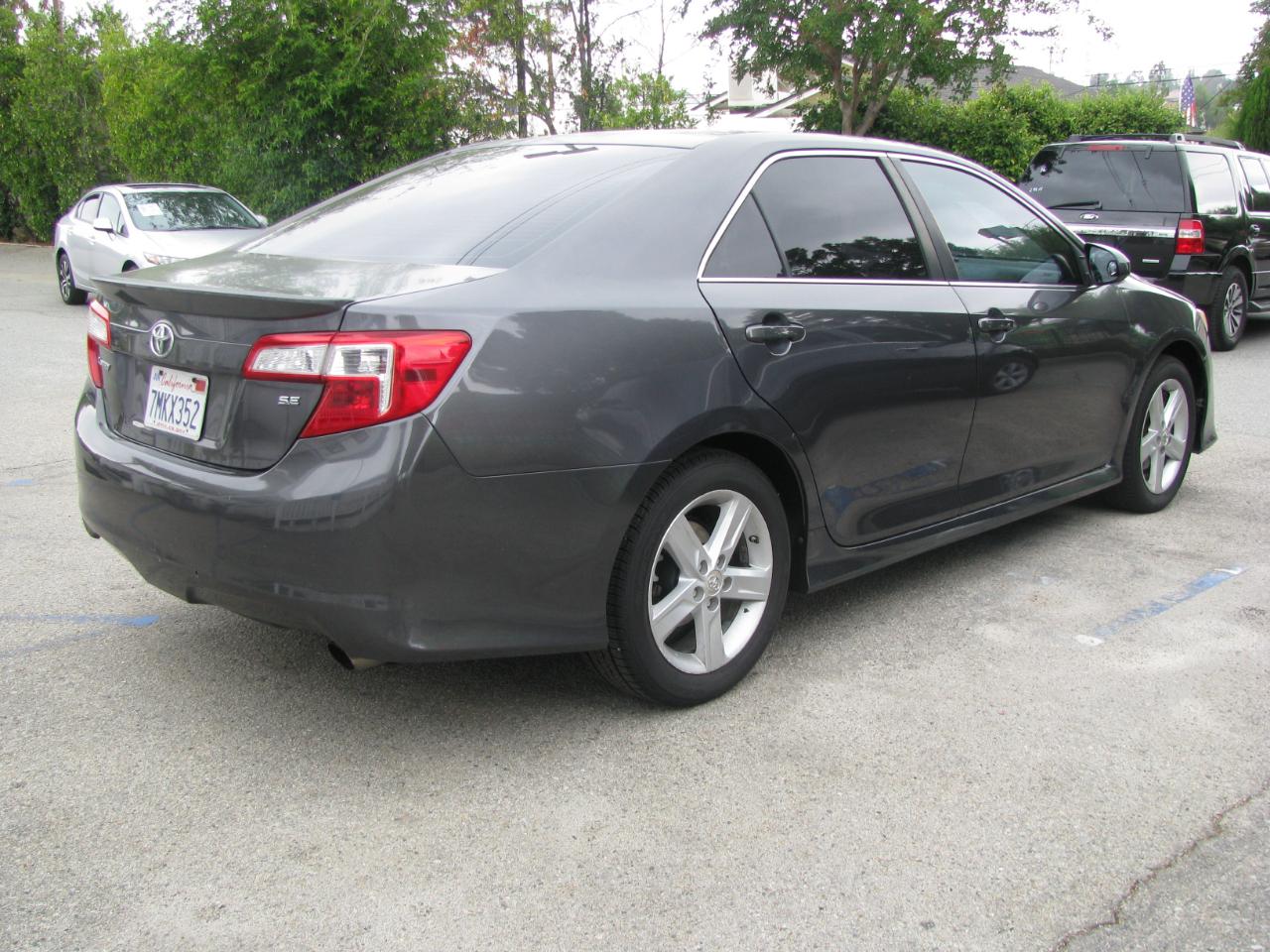 Toyota Camry 4dr Sdn I4 Auto SE (Natl) 2013