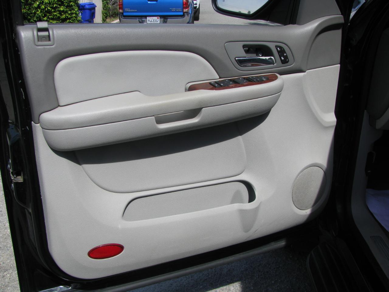 Chevrolet Suburban 4WD 4dr 1500 LTZ 2007