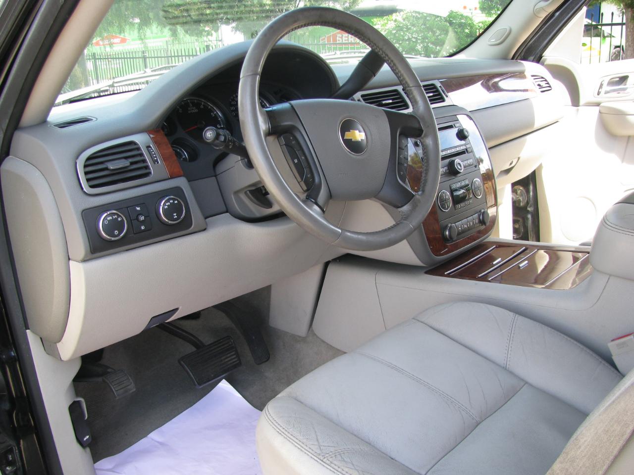 Chevrolet Suburban 4WD 4dr 1500 LTZ 2007