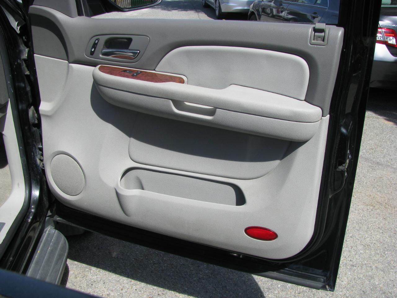 Chevrolet Suburban 4WD 4dr 1500 LTZ 2007